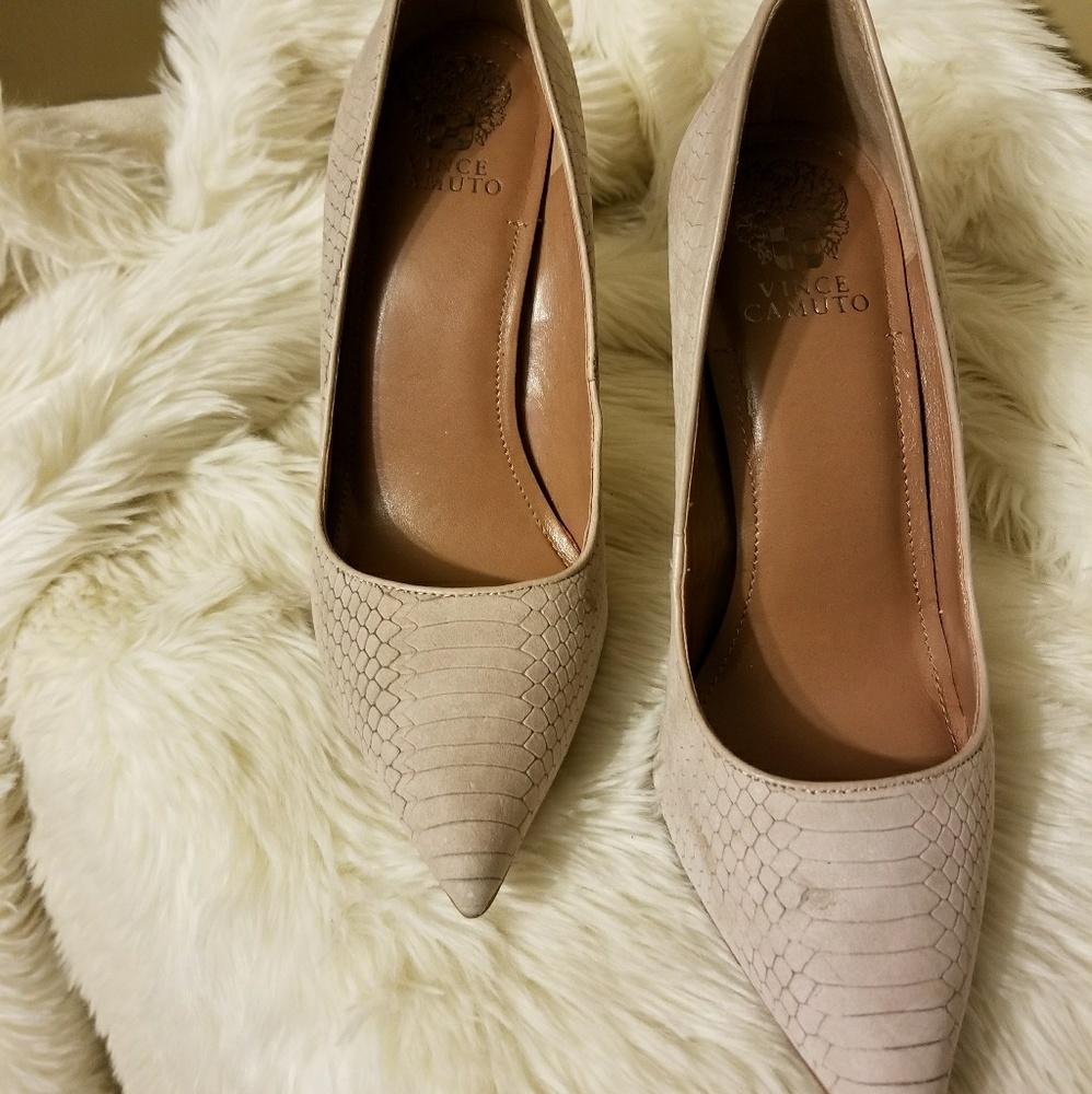 VINCE CAMUTO HEELS